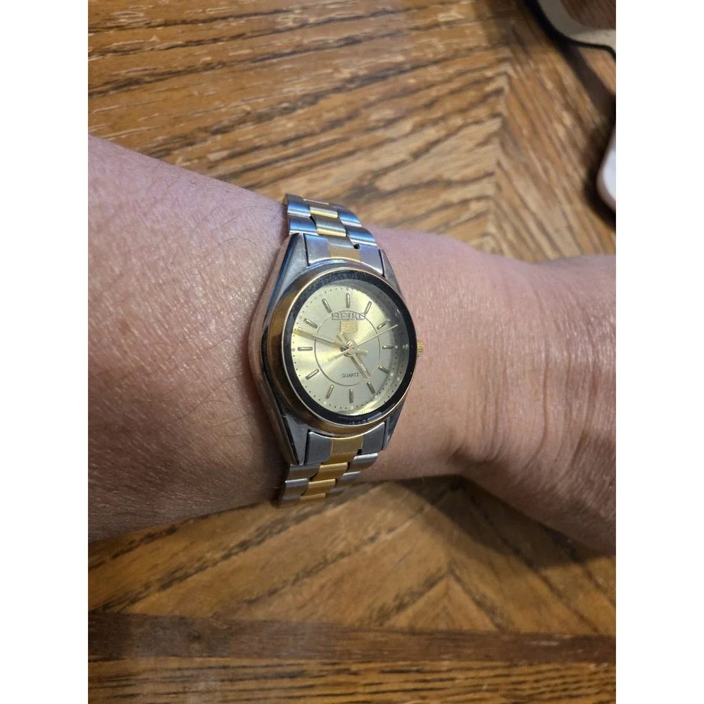 Seiko Women's watch 2 Toned New Battery Gold Face